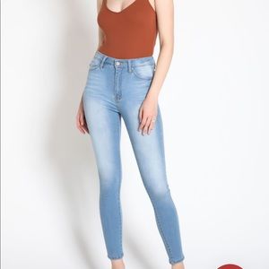 Like new light wash super stretch KanCan jeans